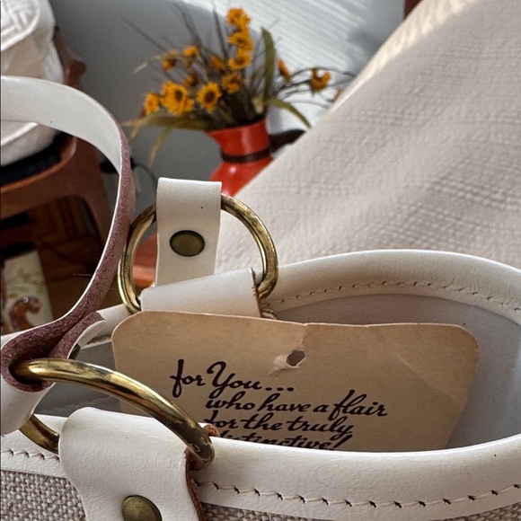 Enid Collin’s “Humdinger” Tote Bag in Cream and White - Picture 12 of 12